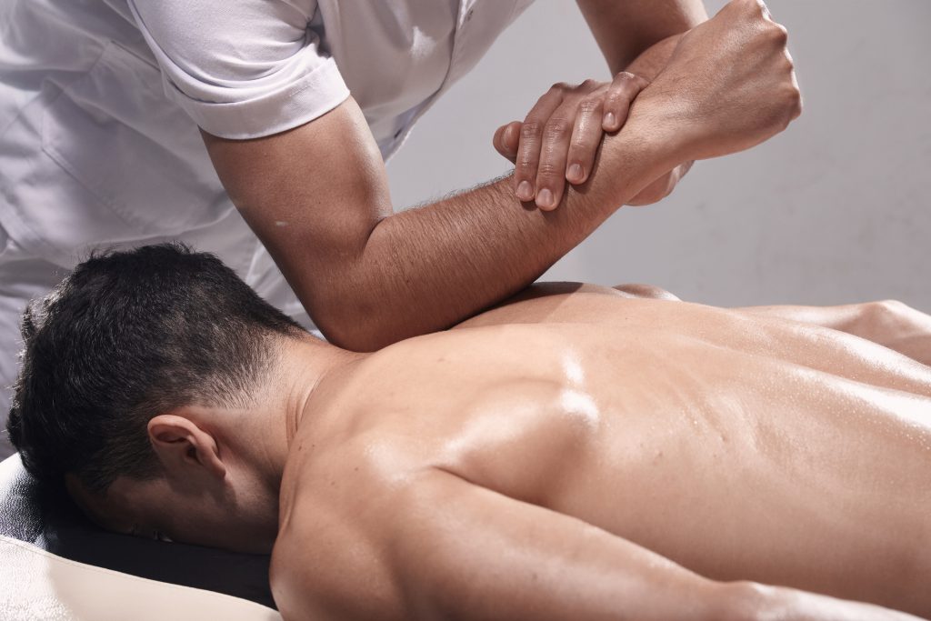Giảm căng thẳng cơ bắp hiệu quả với massage
